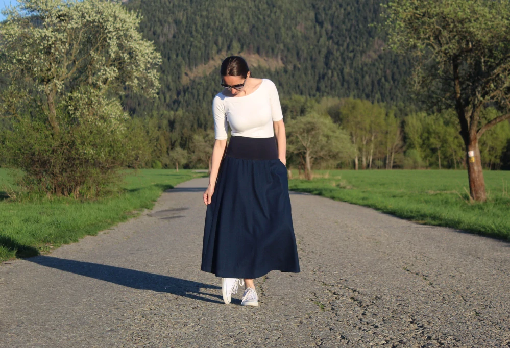 Ľanová tmavomodrá sukňa veľ. L