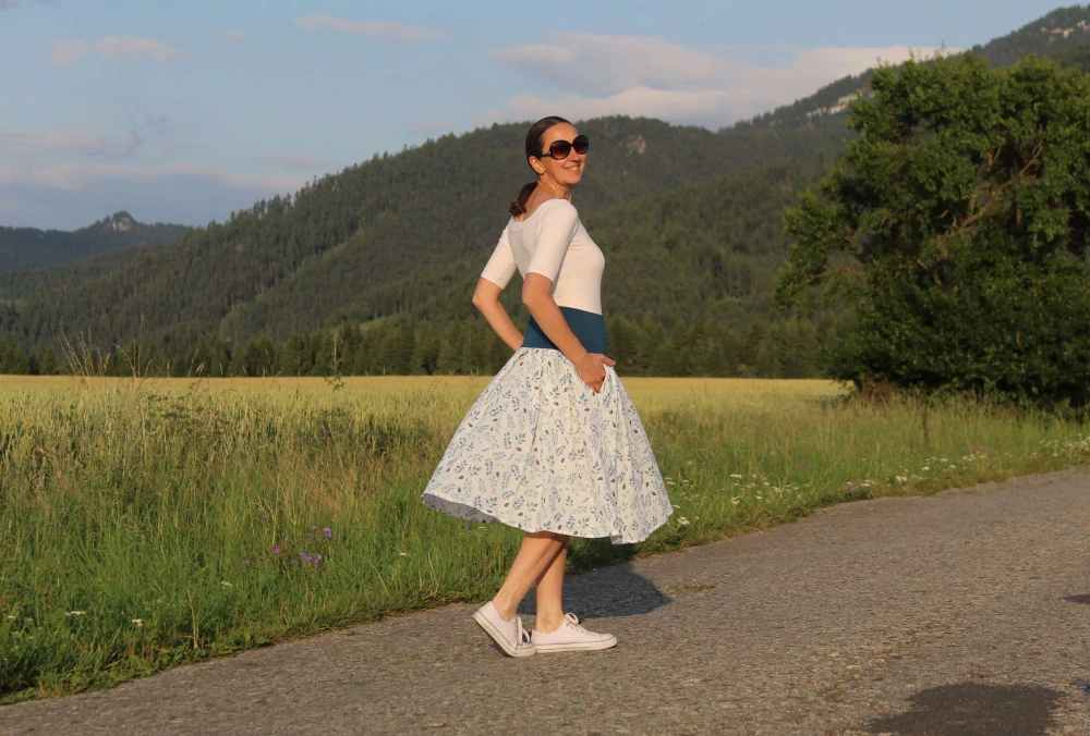 Mušelínová bielo-modro-petrolejová sukňa