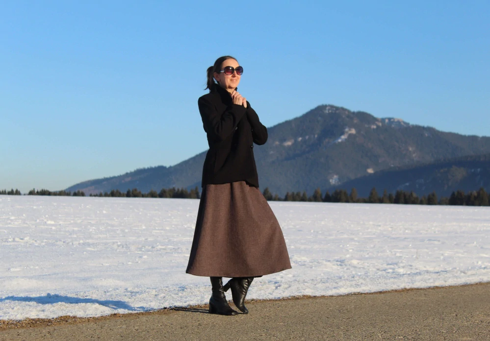 Hnedá trojštvrťová melírovaná áčková sukňa