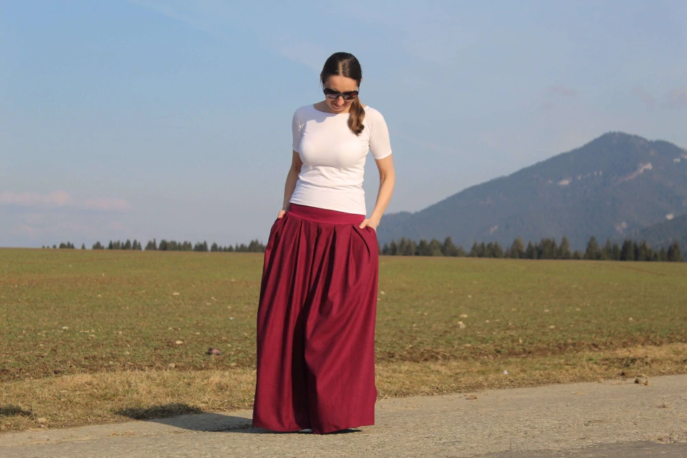 Dlhá vínová skladaná sukňa zo zmesového ľanu