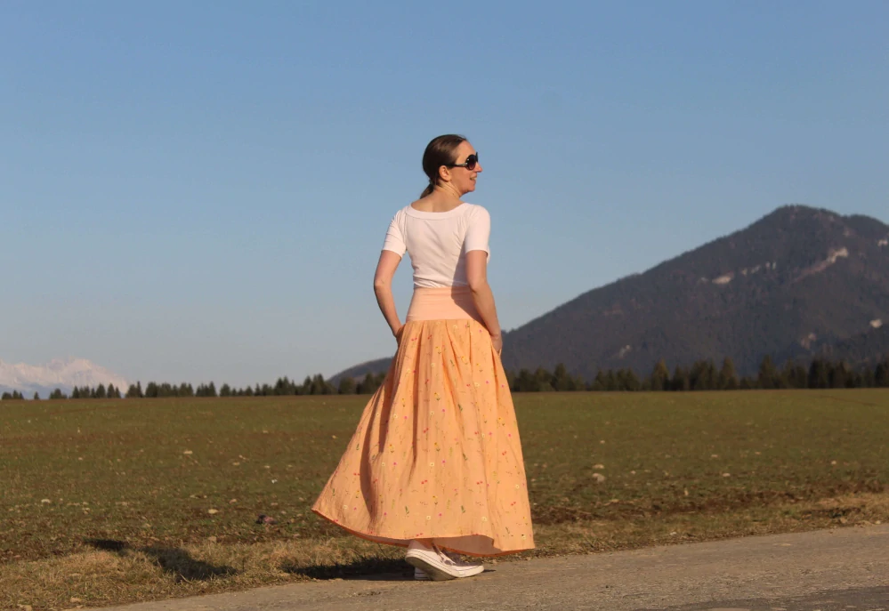 Mušelínová sukňa dlhá – marhuľová s drobnými kvetmi