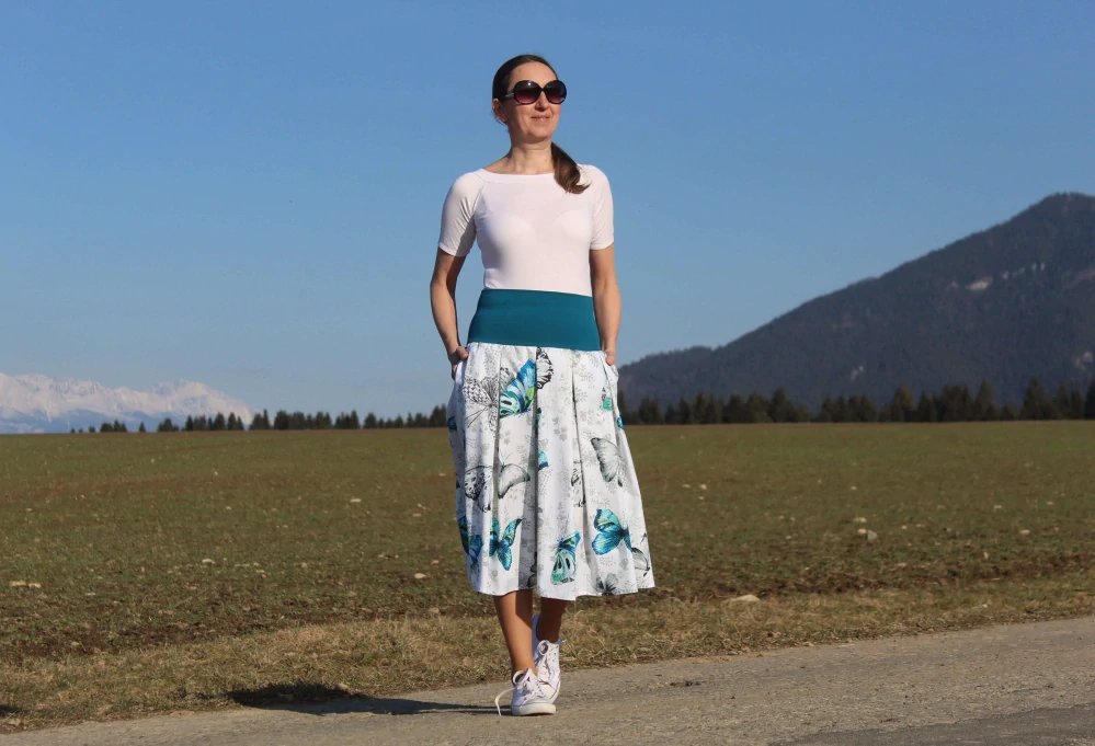 Bavlnená midi sukňa s motýľmi