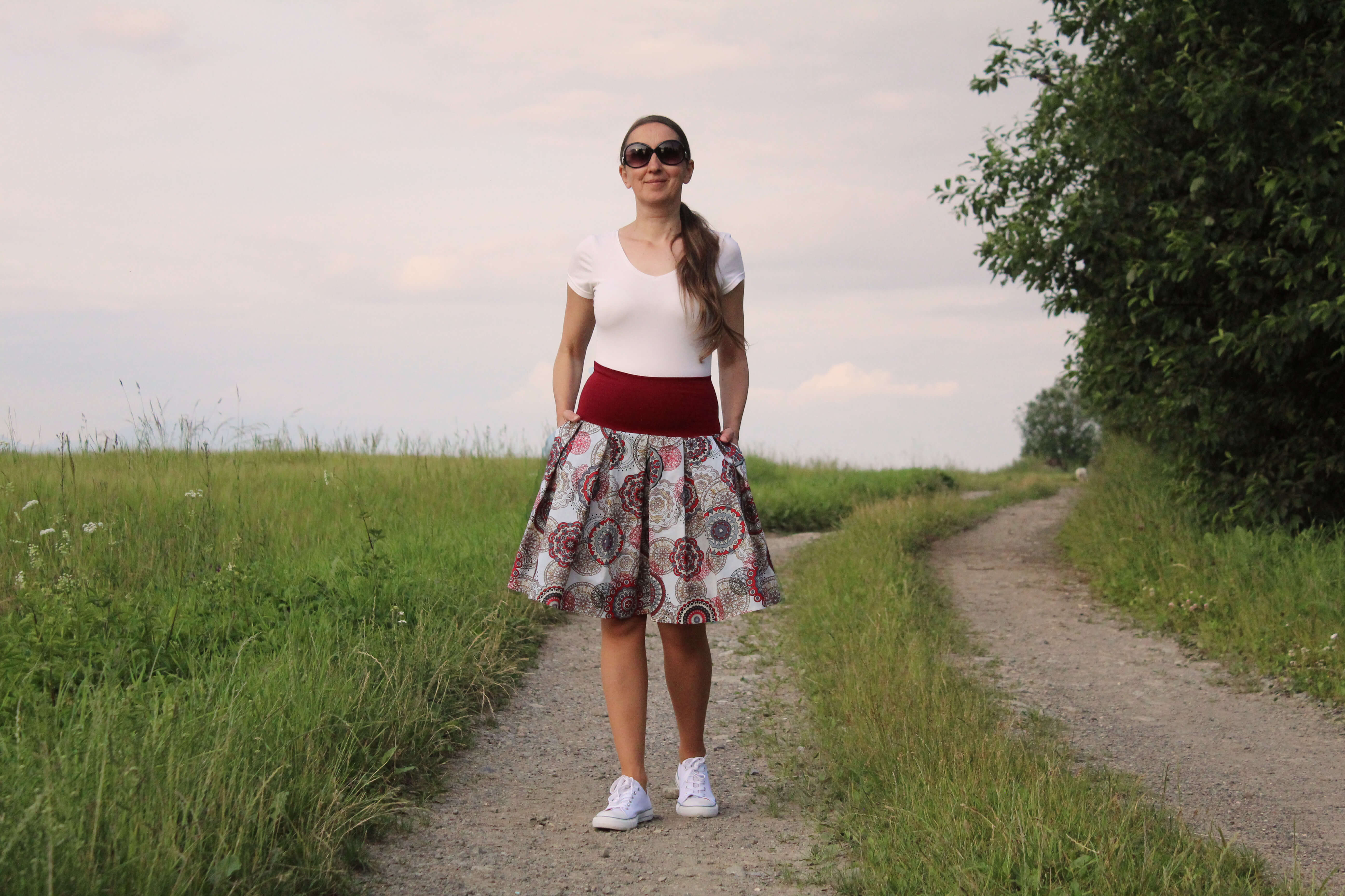 Bavlnená skladaná sukňa vínová s mandalami