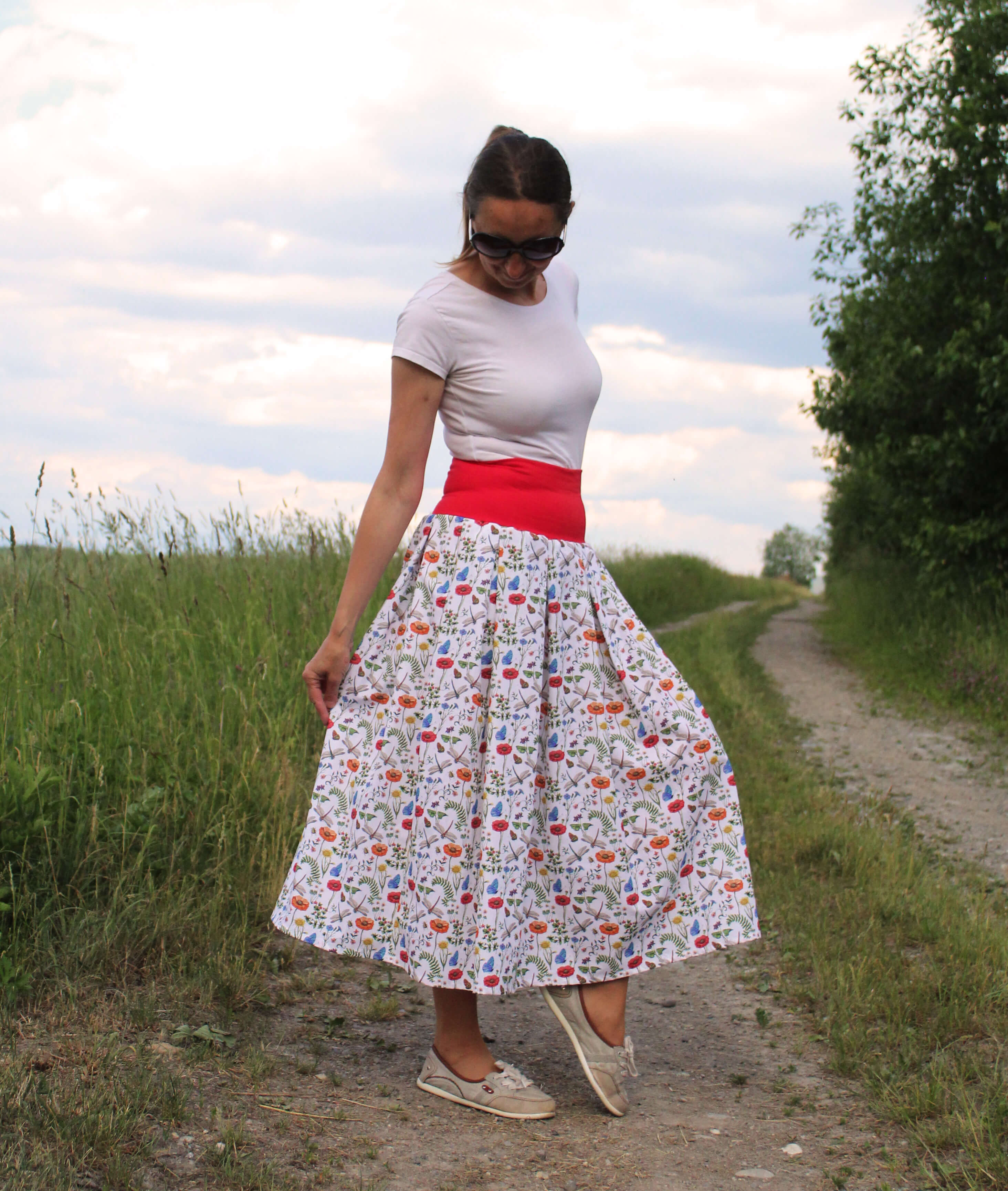 Bavlnená skladaná sukňa vlčie maky