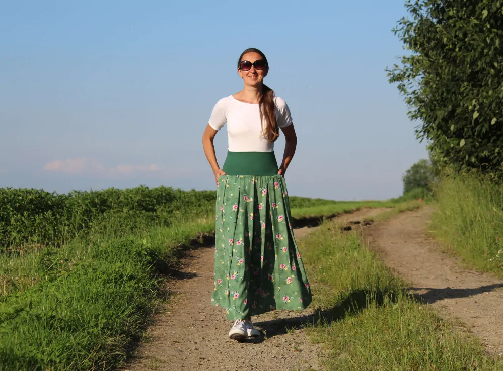 Viskózová sukňa zelená s kvietkami veľ.M