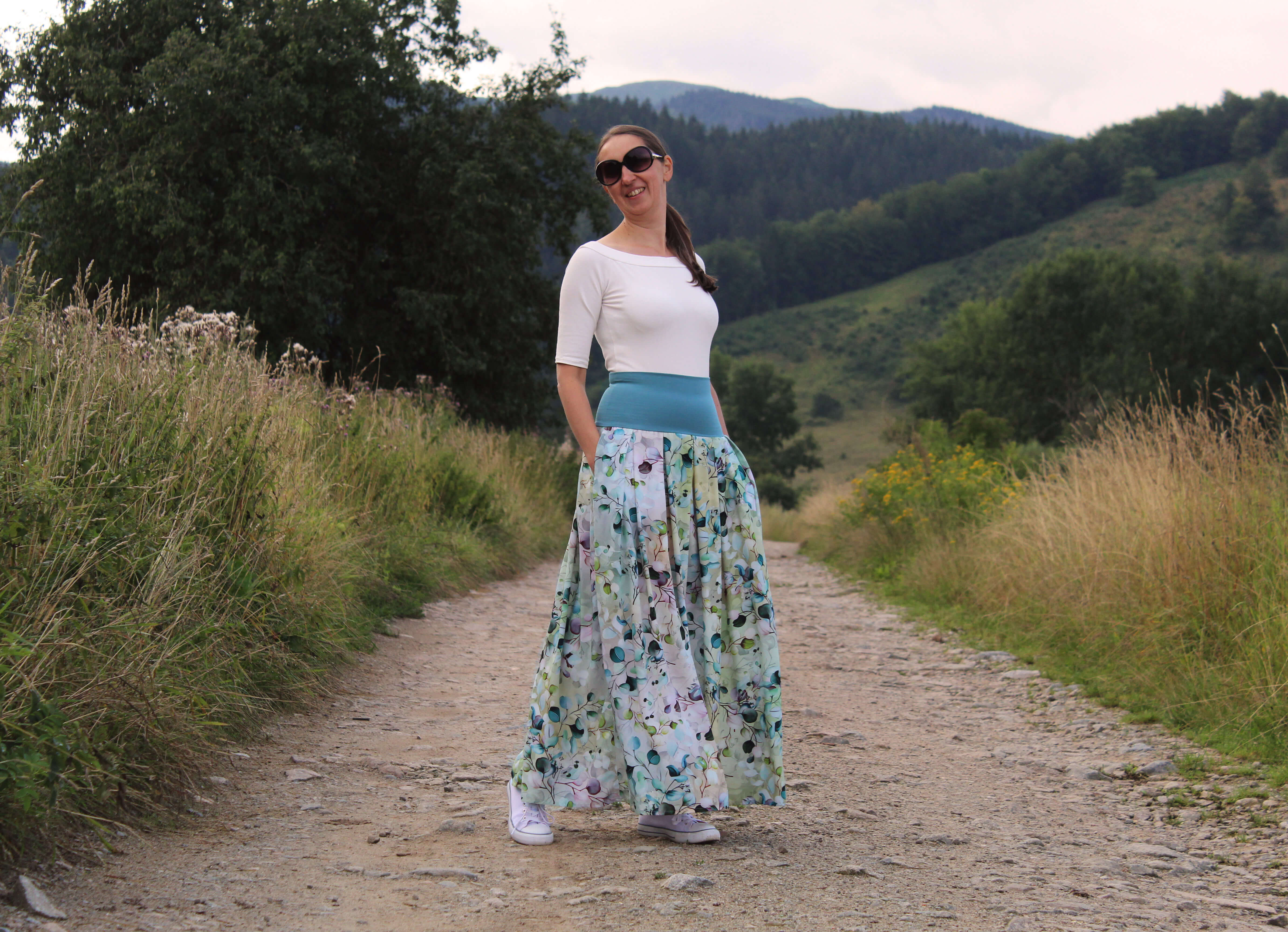 Viskózová sukňa mentolová so stromami