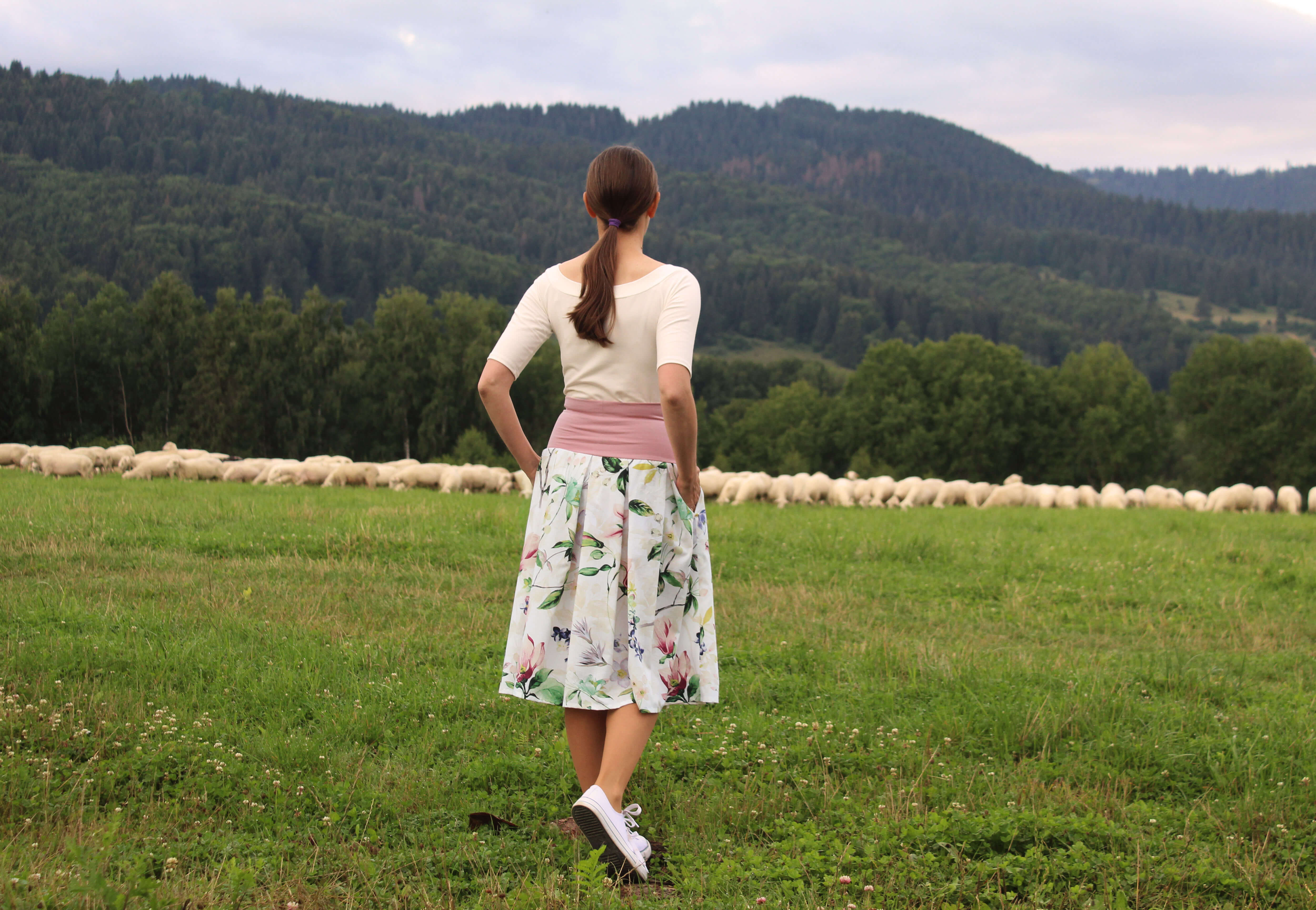 Bavlnená skladaná sukňa bielo-ružová