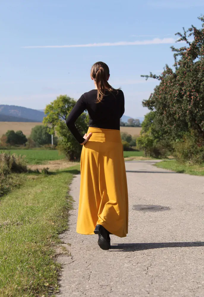 Úpletová sukňa horčicová