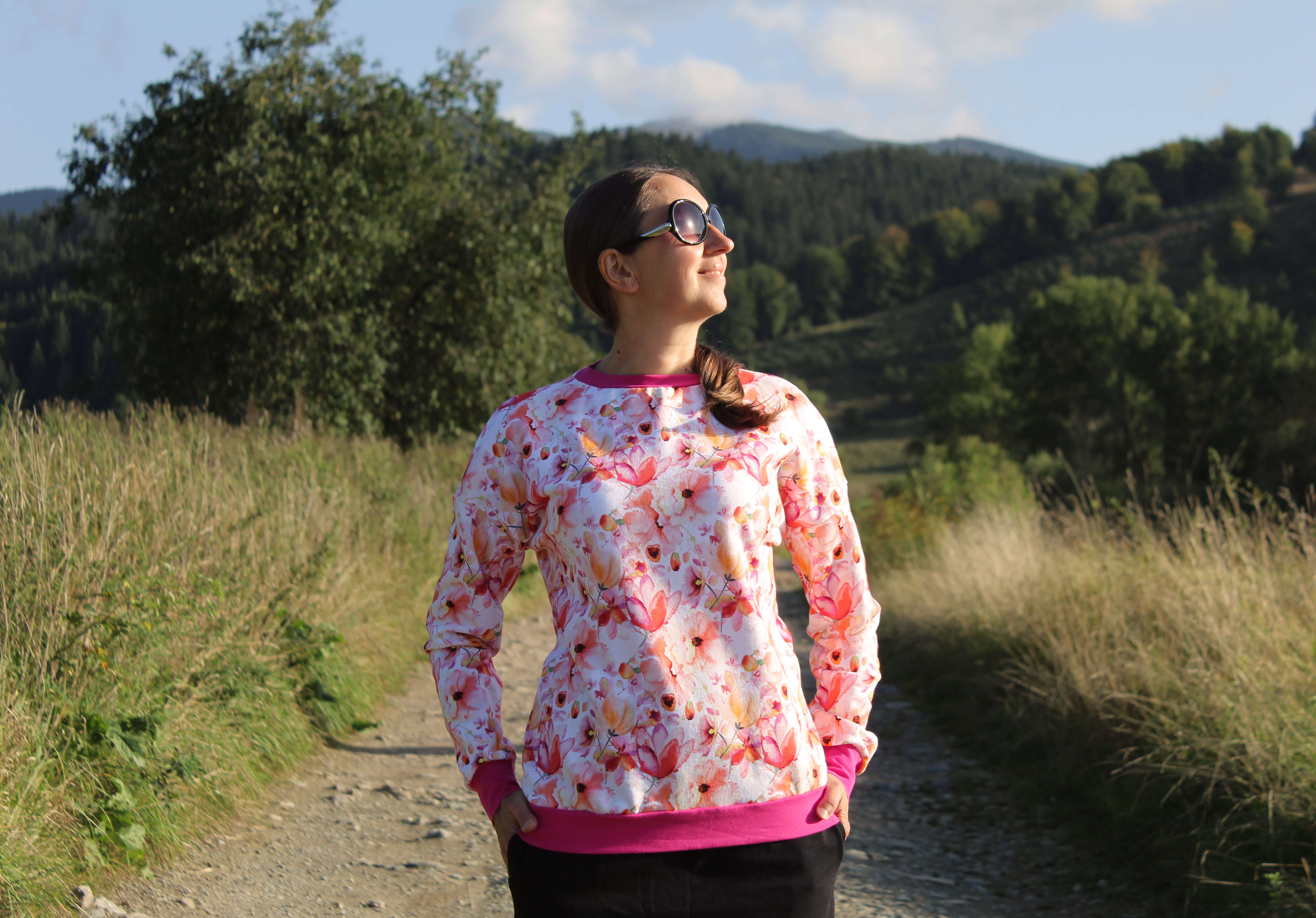 Mikina cyklámenová s kvetinami