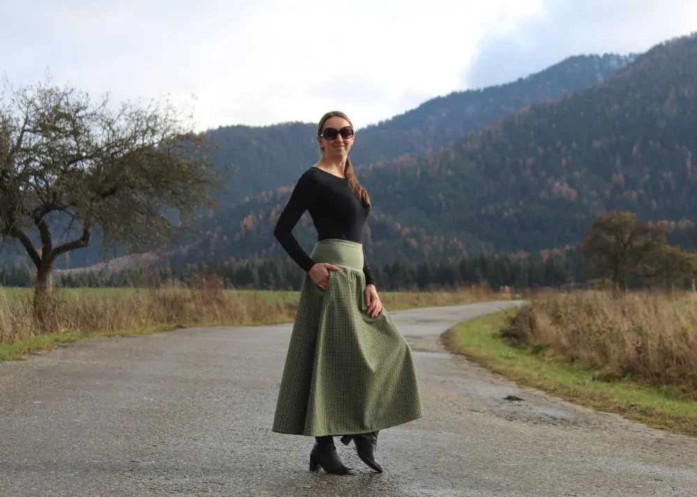 Dlhá zelená sukňa minipepitko