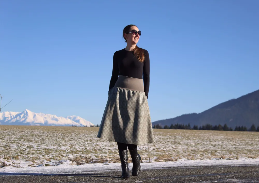 Trojštvrťová sukňa béžové káro