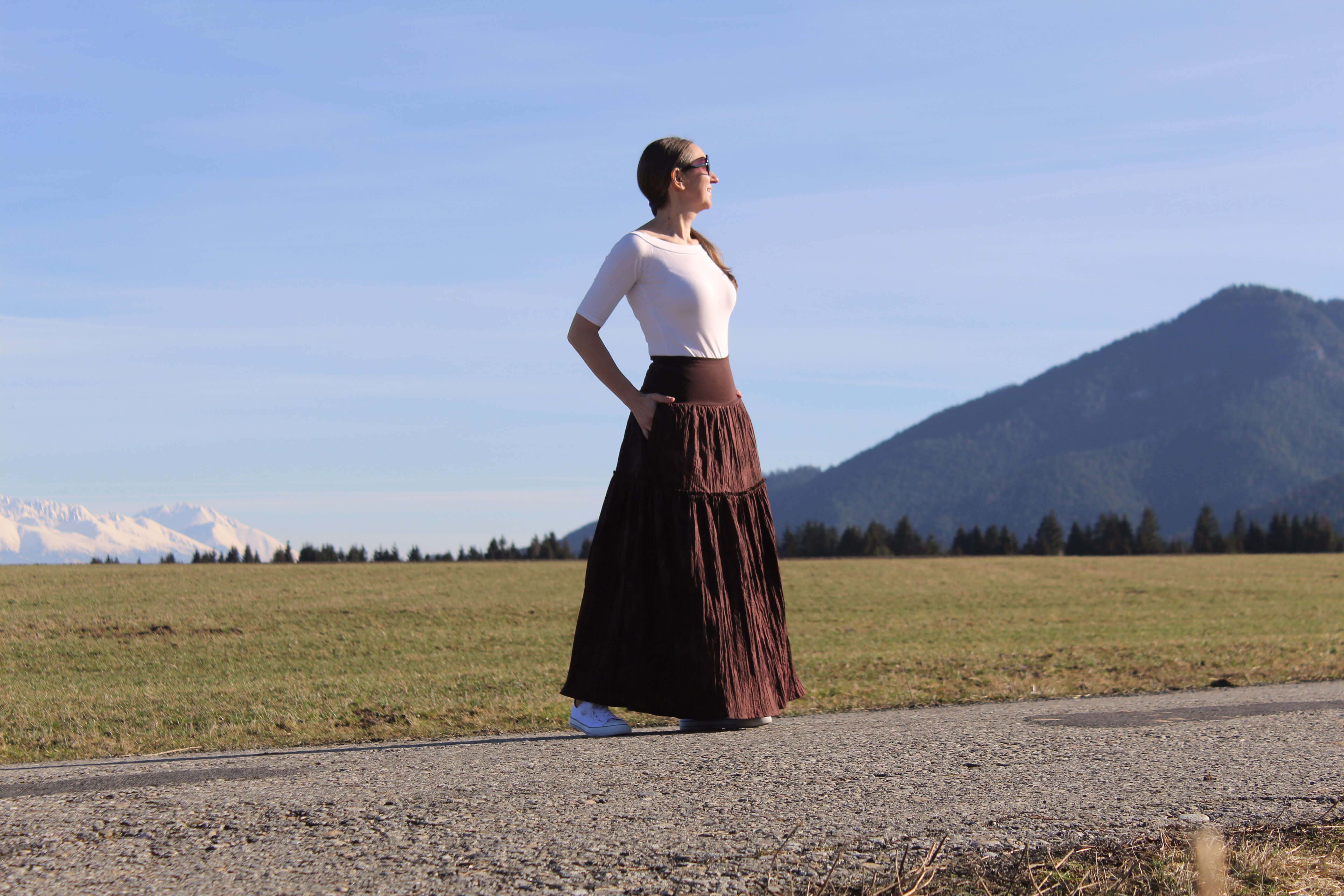 Krešovaná hnedá volánová sukňa