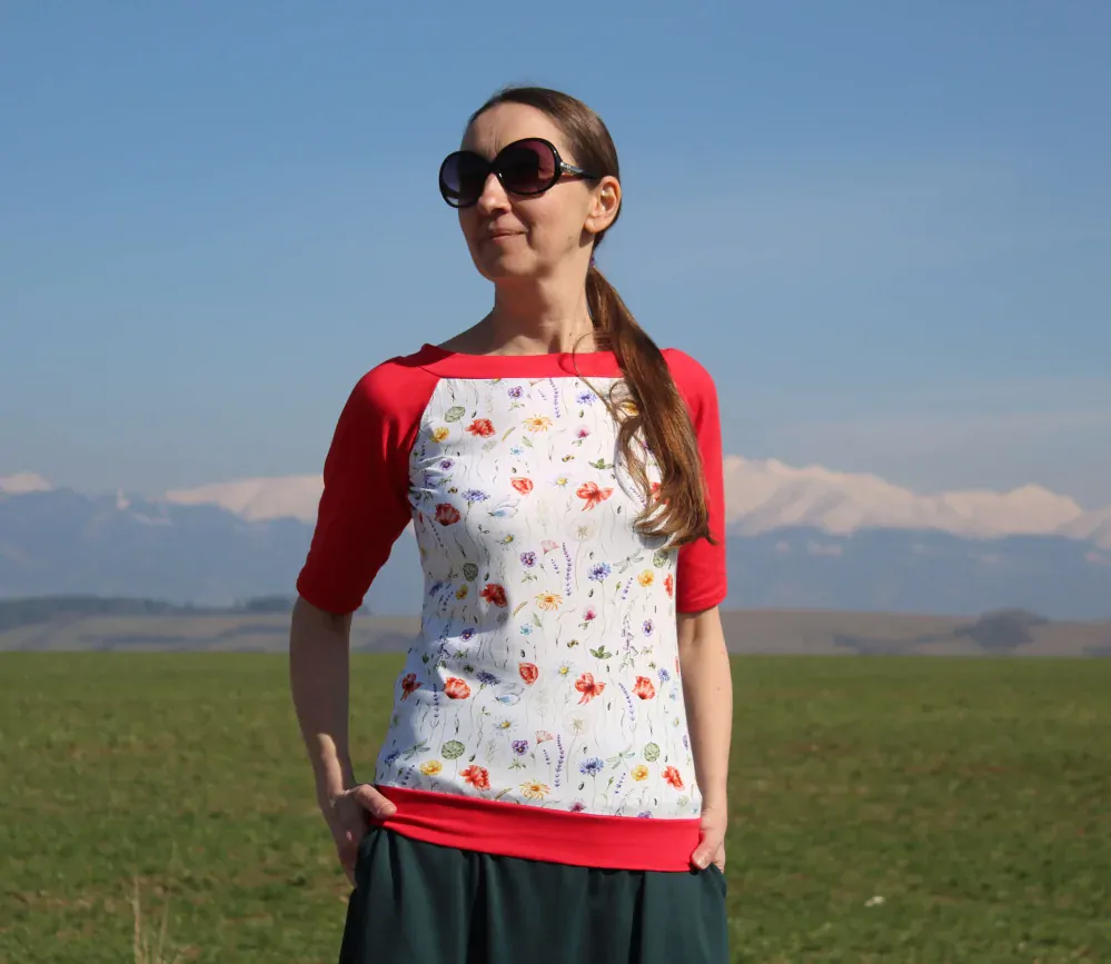 Tričko červené s kvetinami