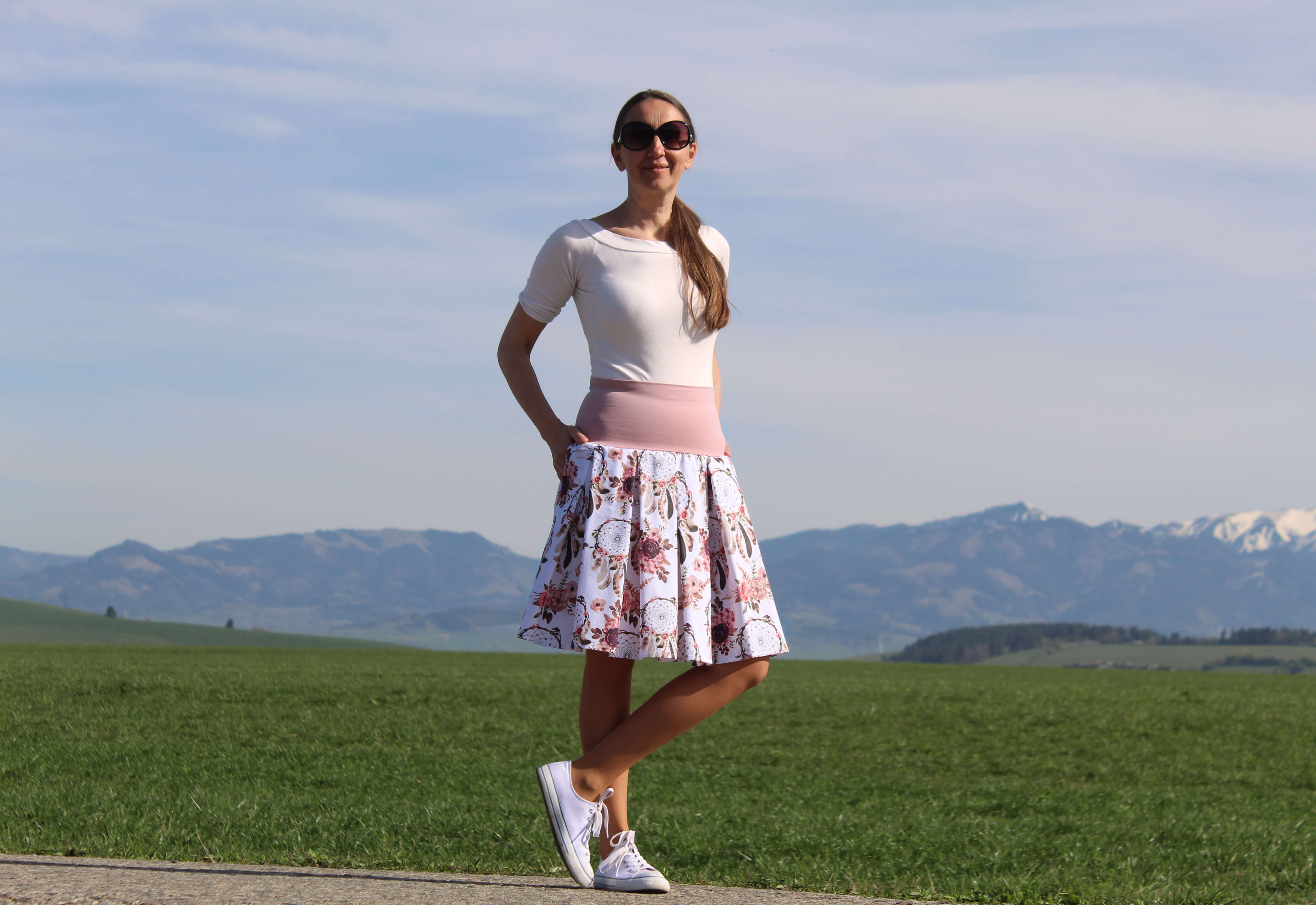 Krátka bavlnená skladaná sukňa s lapačmi