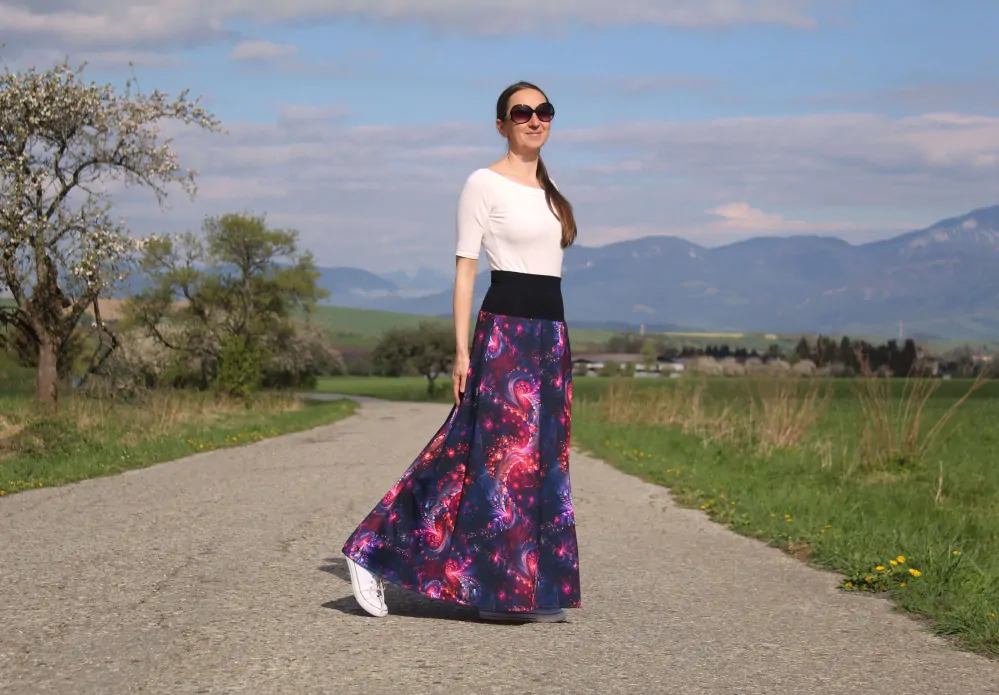 Úpletová sukňa vesmírny abstrakt