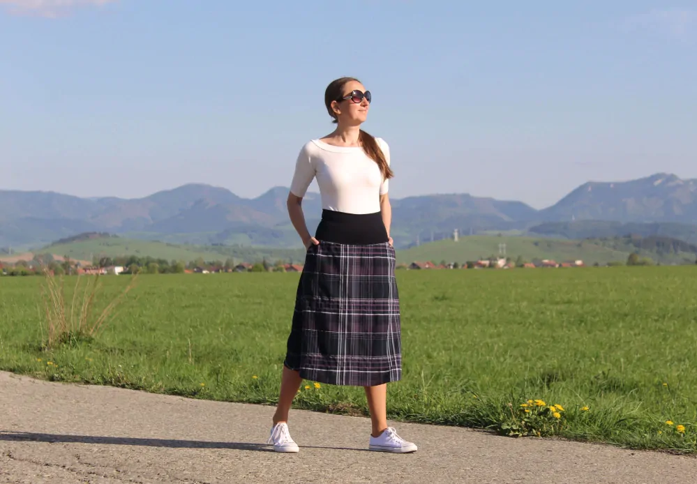 Trojštvrťová károvaná sukňa