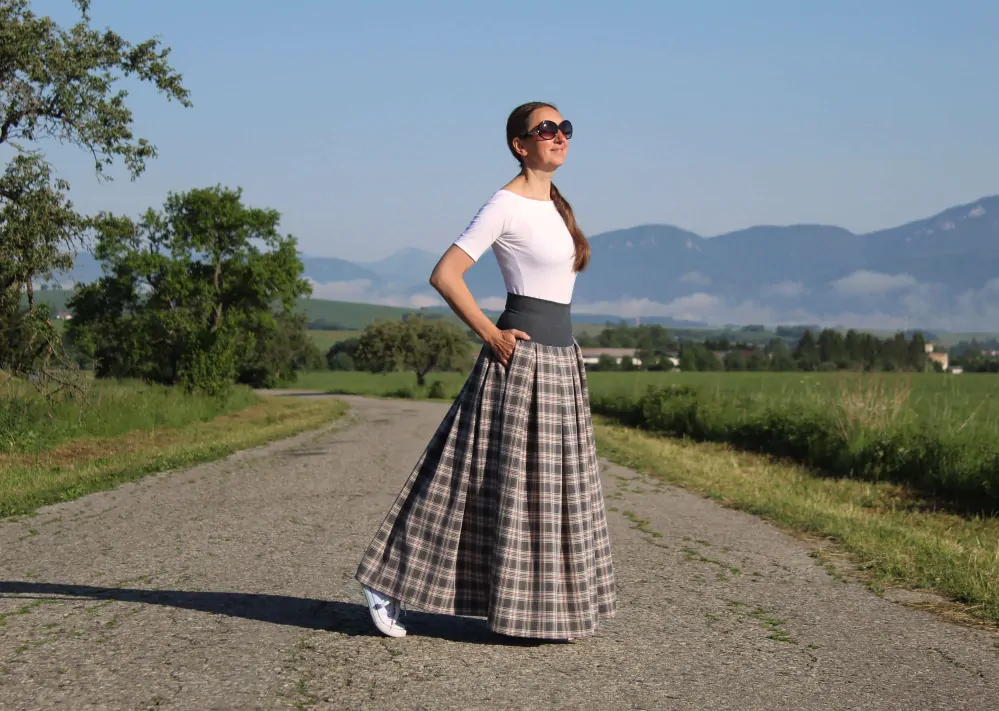 Dlhá skladaná károvaná sukňa šedo-žltá