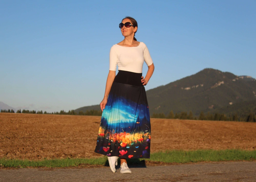 Trojštvrťová sukňa nočná lúka