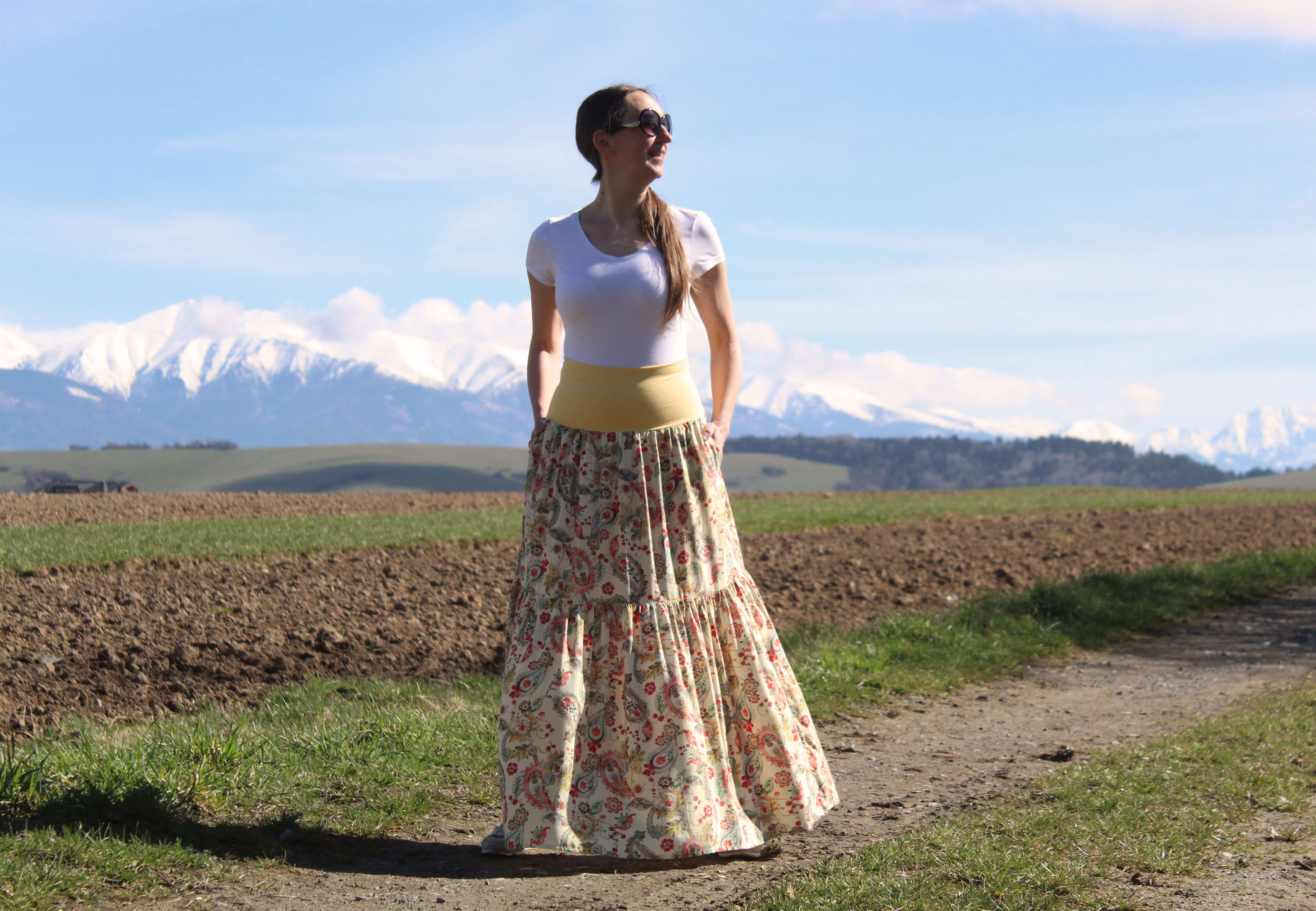 Viskózová sukňa žlté paisley