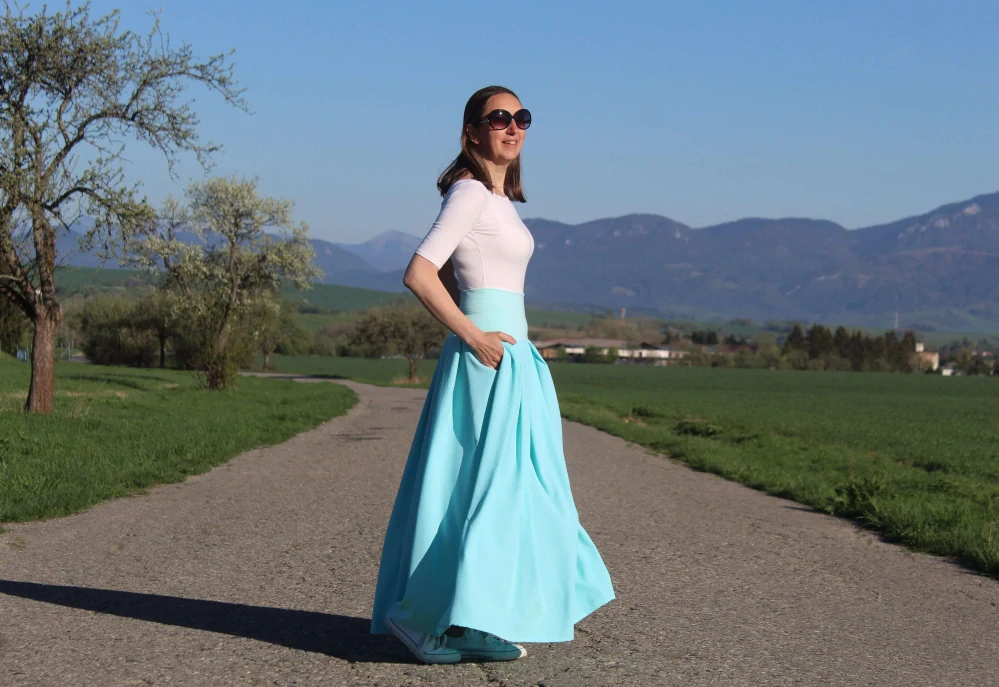 Dlhá "mentolová" skladaná sukňa