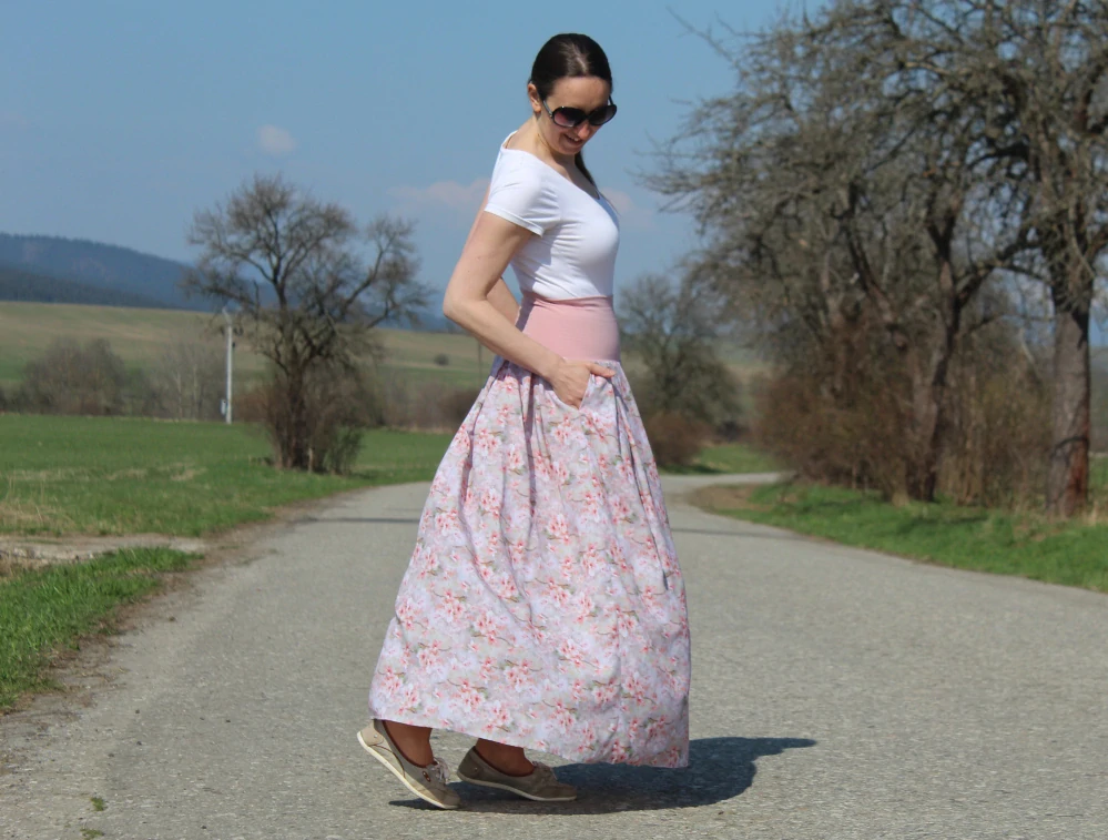 Viskózová sukňa čerešňové kvety