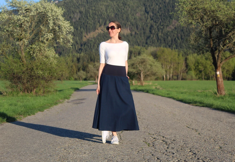 Ľanová tmavomodrá sukňa veľ. L