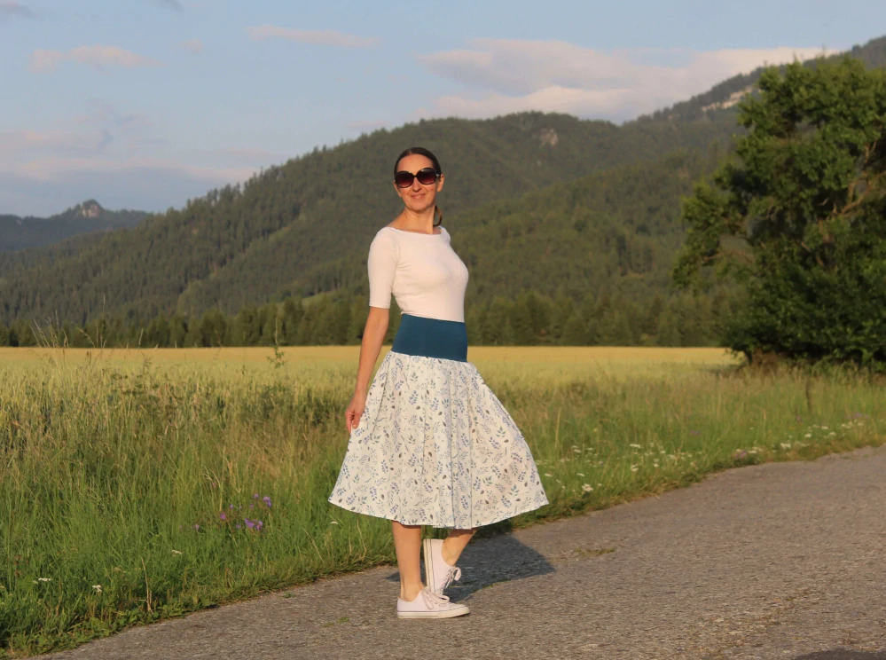 Mušelínová bielo-modro-petrolejová sukňa