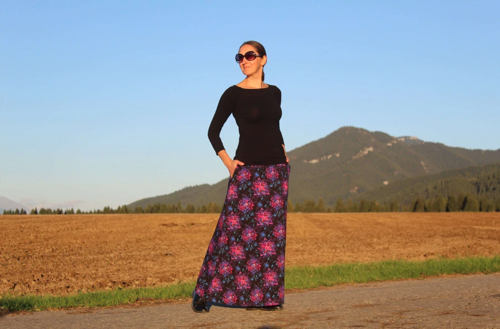 Dlhá sukňa ružovo-fialovo-modré kvety