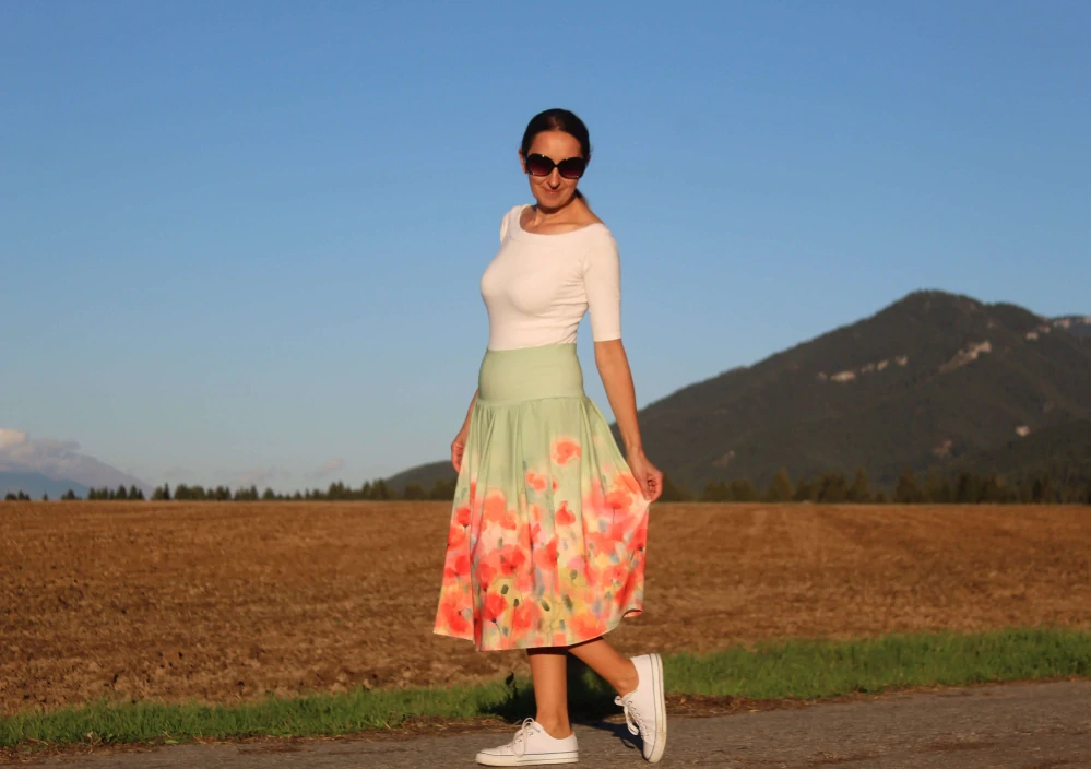 Zelená sukňa s vlčími makmi