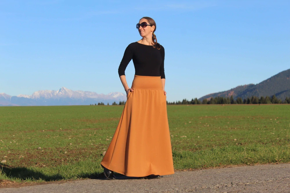 Karamelová áčková úpletová sukňa s vreckami