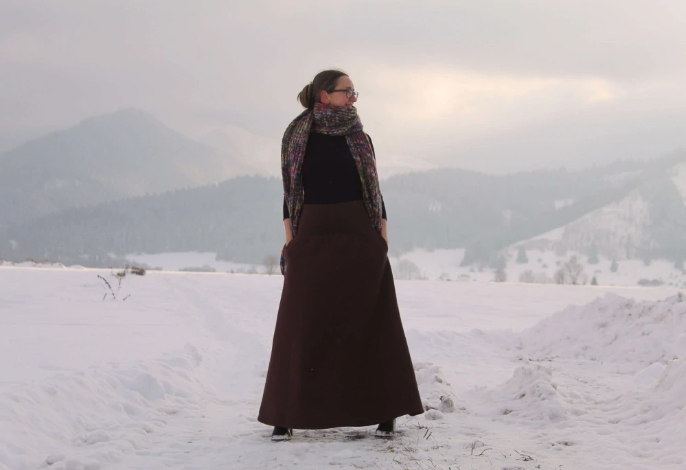 Čokoládovo-hnedá áčková sukňa z počesanej teplákoviny s vreckami