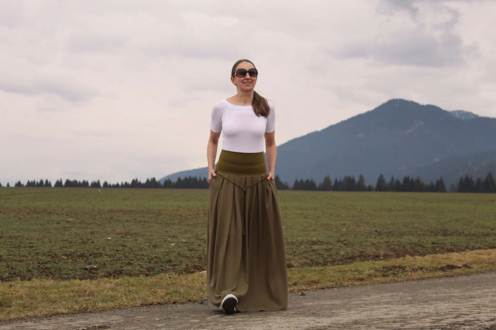 Dlhá skladaná ľanová sukňa khaki