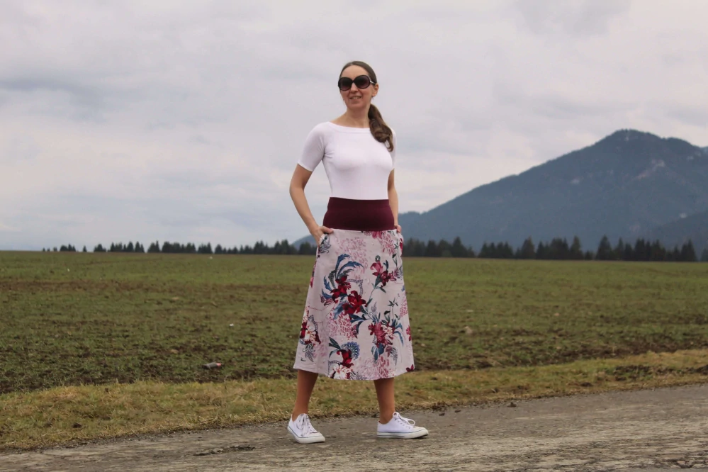 Trojštvrťová sukňa s kvetinovým vzorom