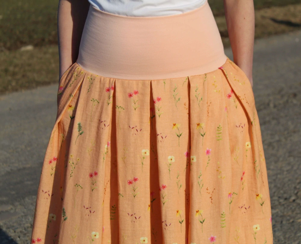 Mušelínová sukňa dlhá – marhuľová s drobnými kvetmi