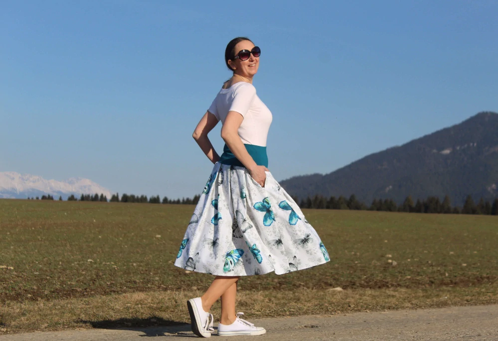 Bavlnená midi sukňa s motýľmi