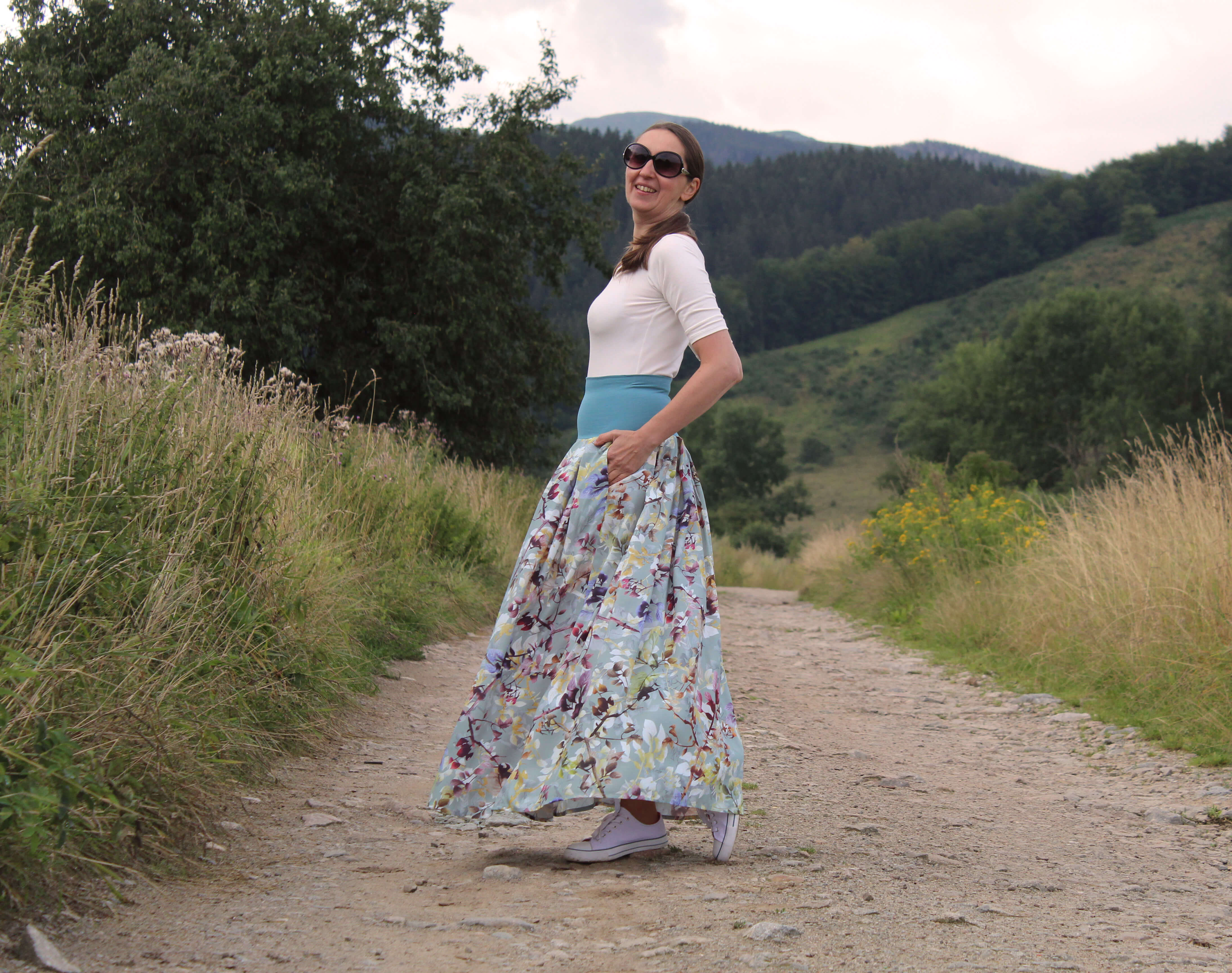 Viskózová sukňa mentolová so stromami