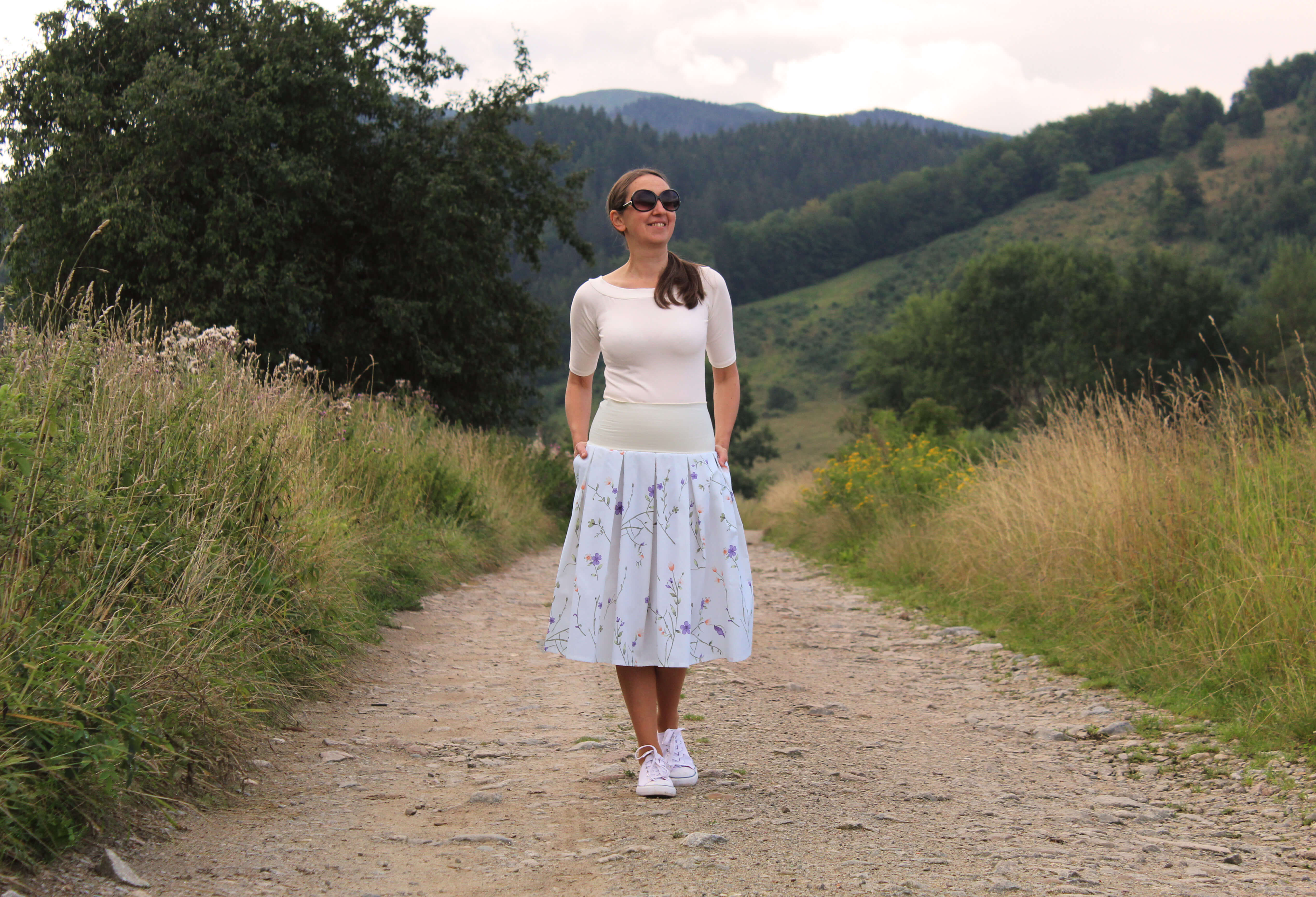 Bavlnená skladaná sukňa oranžovo-fialové kvietky