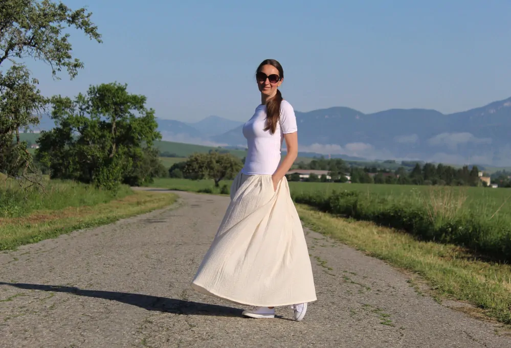 Mušelínová smotanová skladaná sukňa