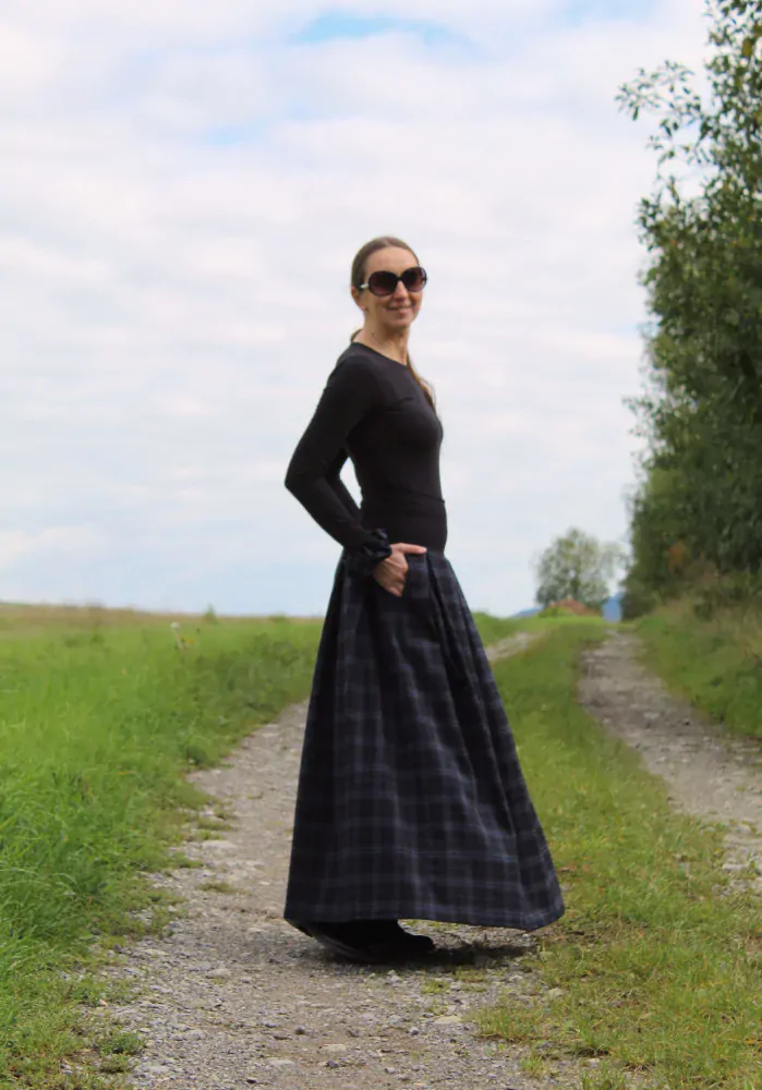 Dlhá sukňa modrá károvaná