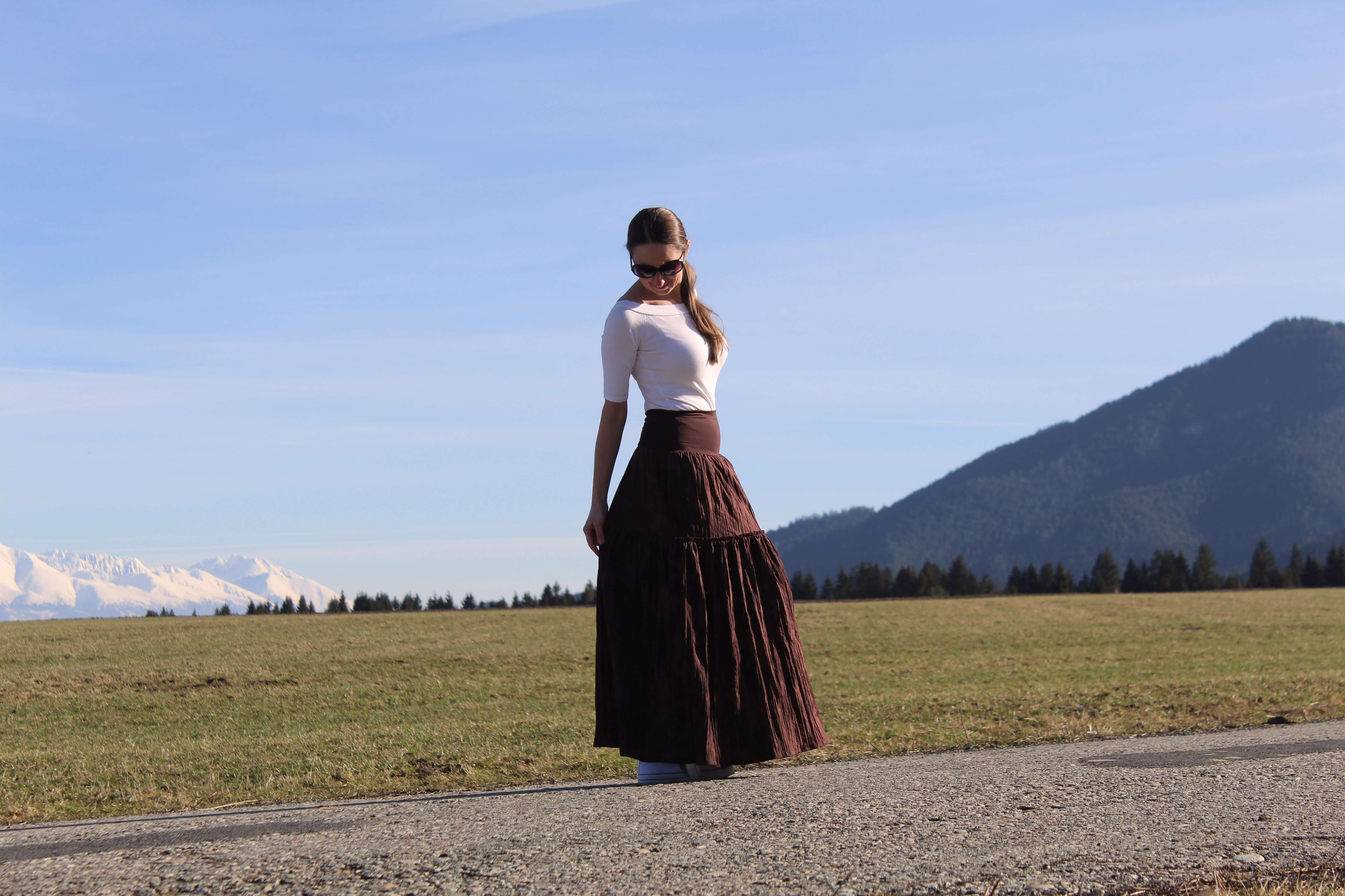 Krešovaná hnedá volánová sukňa