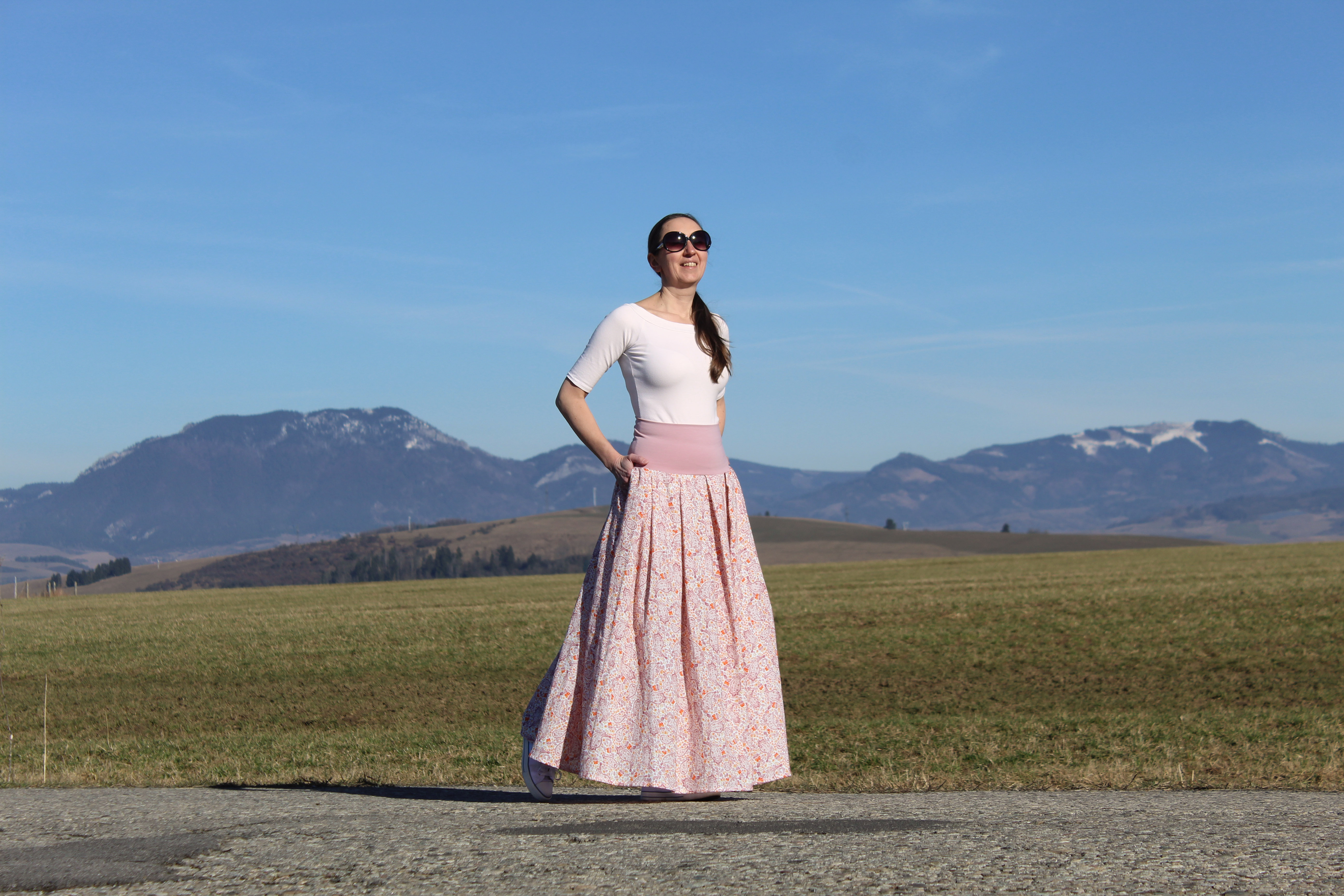 Mušelínová skladaná sukňa s paisley vzorom