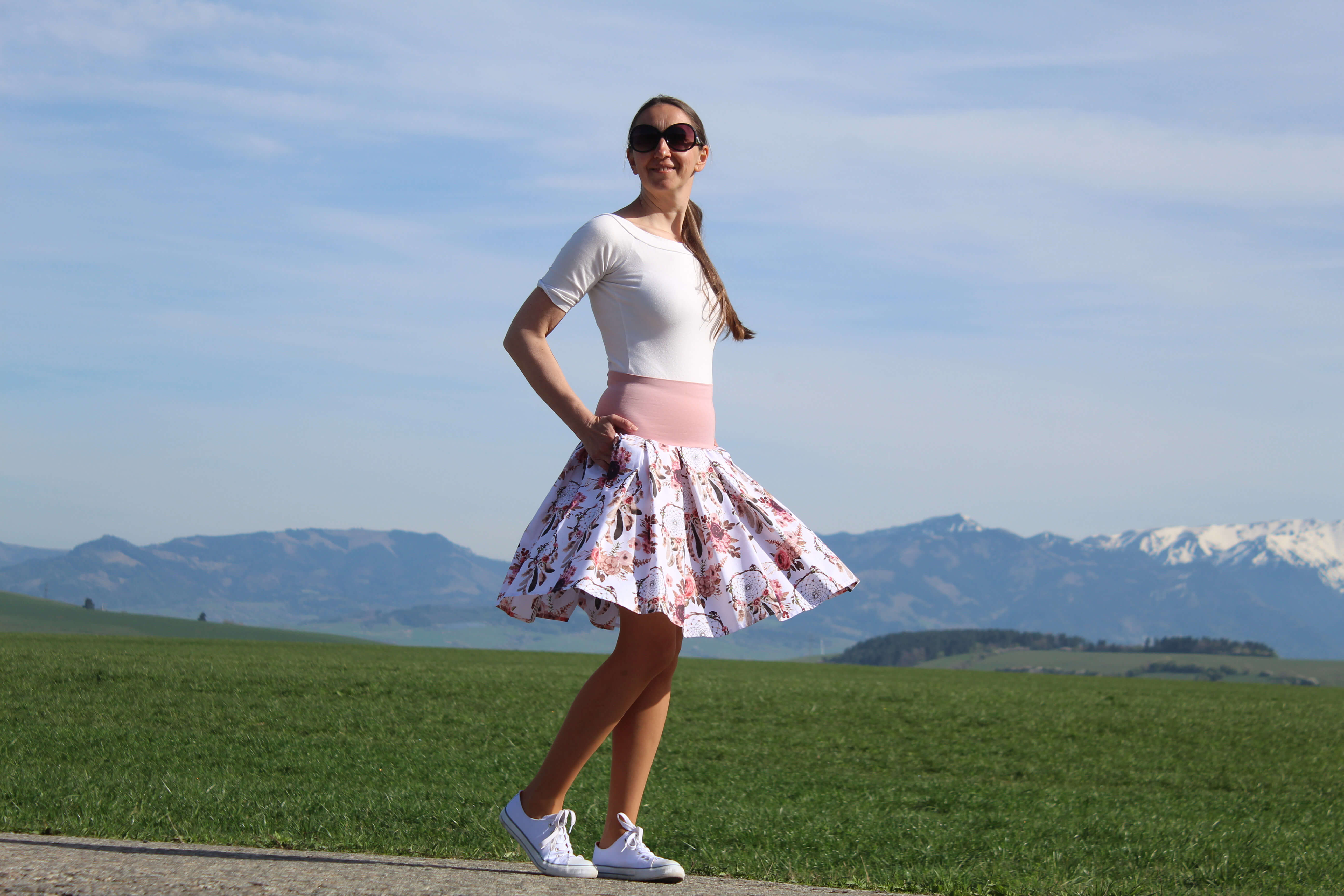 Krátka bavlnená skladaná sukňa s lapačmi