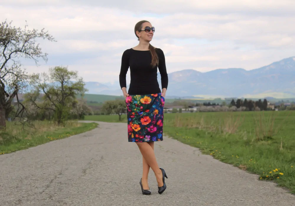 Krátka sukňa "farebné maky"