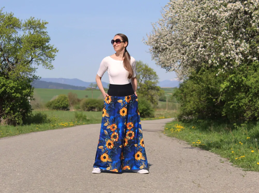 Úpletová sukňa modrá so slnečnicami