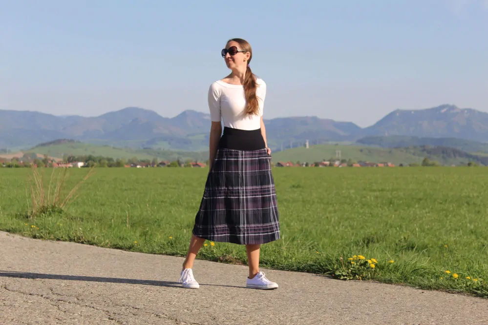 Trojštvrťová károvaná sukňa