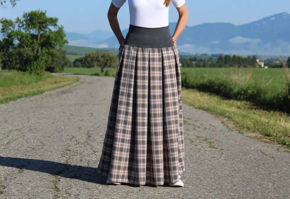 Dlhá skladaná károvaná sukňa šedo-žltá