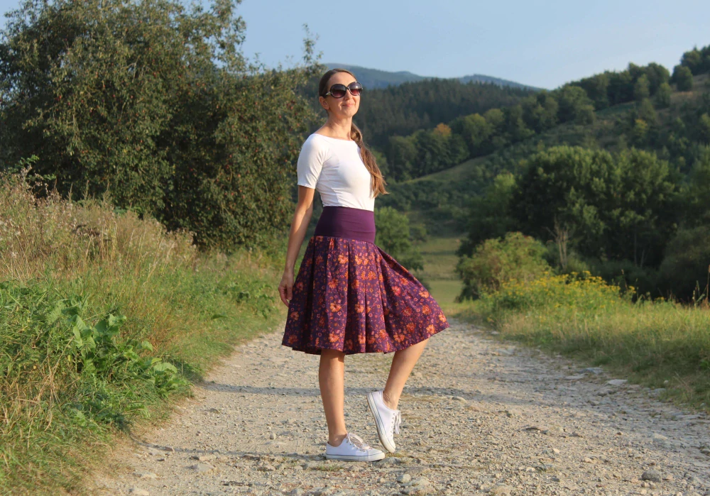 Krátka fialová mušelínová sukňa