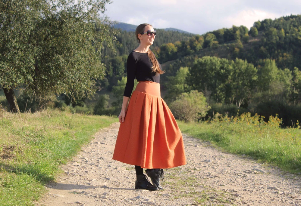 Škoricová úpletová sukňa