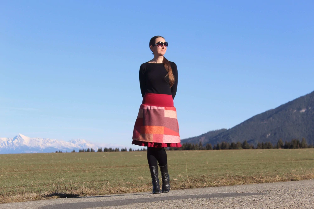 Dvojvrstvová "vínovo-vzorovaná" sukňa