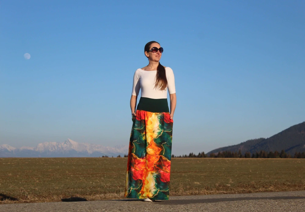 Úpletová sukňa žlto-oranžovo-zelený abstrakt